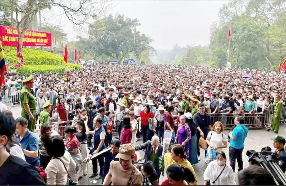 Hàng triệu đồng bào và du khách hành hương về Đền Hùng trước ngày Giỗ Tổ Hùng Vương