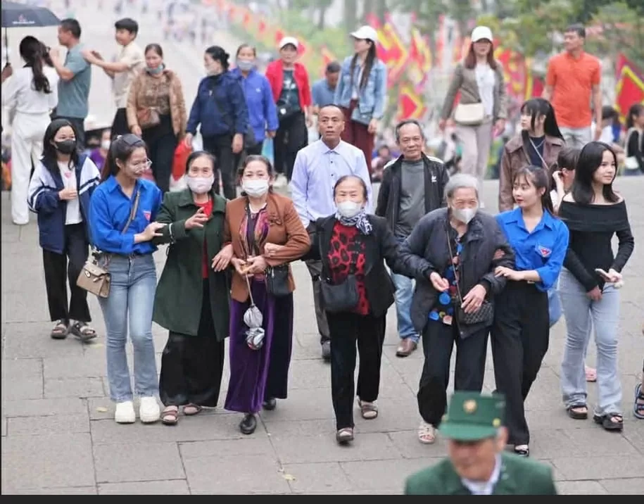 Hàng triệu đồng bào và du khách hành hương về Đền Hùng trước ngày Giỗ Tổ Hùng Vương