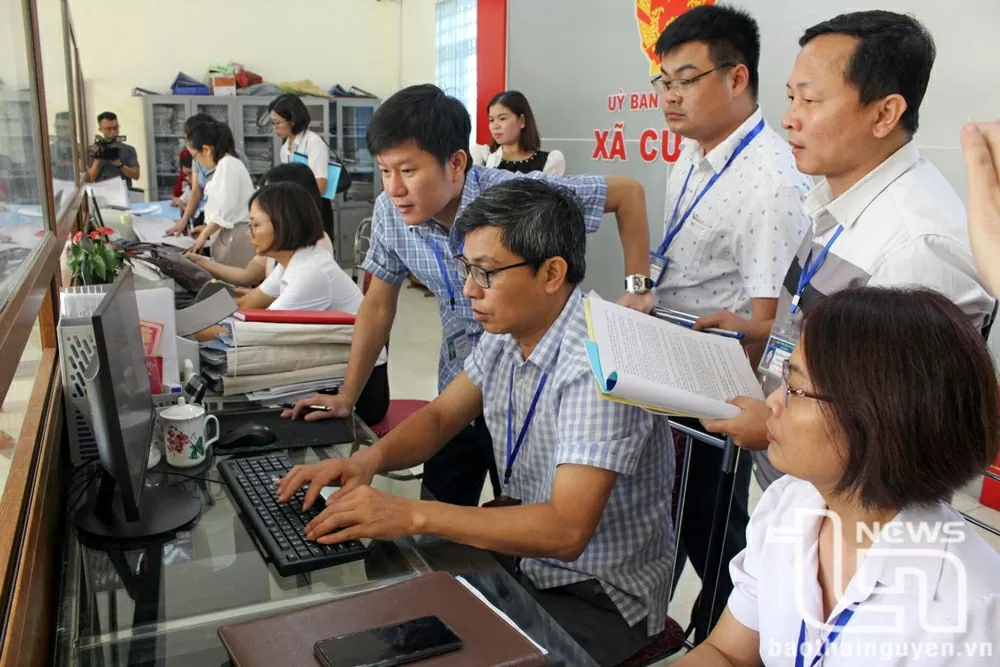 Đoàn công tác của tỉnh Thái Nguyên kiểm tra cải cách hành chính tại xã Cù Vân, huyện Đại Từ. (Nguồn: Báo Thái Nguyên)