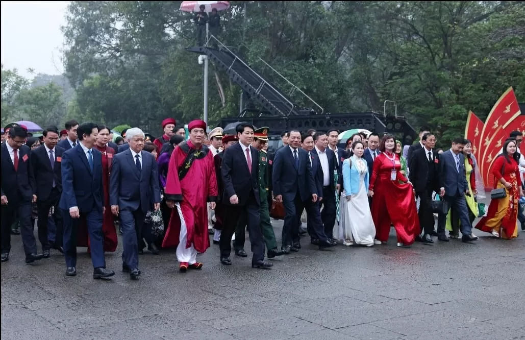 undefined Chủ tịch nước Lương Cường dâng hương Giỗ Tổ Hùng Vương năm 2025