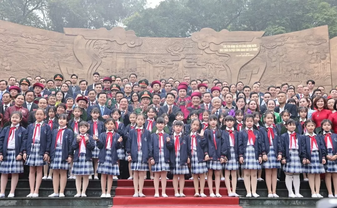 Chủ tịch nước Lương Cường dâng hương Giỗ Tổ Hùng Vương năm 2025