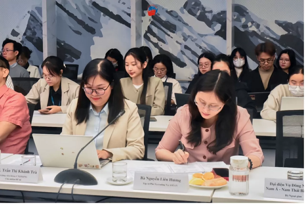 Hội thảo khoa học 'Tầm nhìn của ASEAN về Ấn Độ Dương – Thái Bình Dương: Những phát triển mới, cơ hội và thách thức'. NCS. Trần Thị Khánh Trà – Chủ nhiệm đề tài phát biểu đề dẫn. Hội thảo khoa học 'Tầm nhìn của ASEAN về Ấn Độ Dương – Thái Bình Dương: Những phát triển mới, cơ hội và thách thức'. NCS. Trần Thị Khánh Trà – Chủ nhiệm đề tài phát biểu đề dẫn.