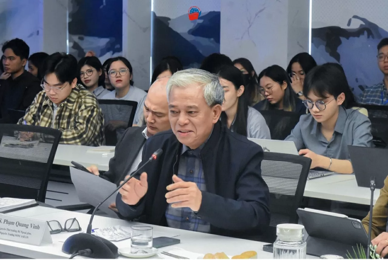 Hội thảo khoa học 'Tầm nhìn của ASEAN về Ấn Độ Dương – Thái Bình Dương: Những phát triển mới, cơ hội và thách thức'. Đại sứ Phạm Quang Vinh phát biểu tại Hội thảo.