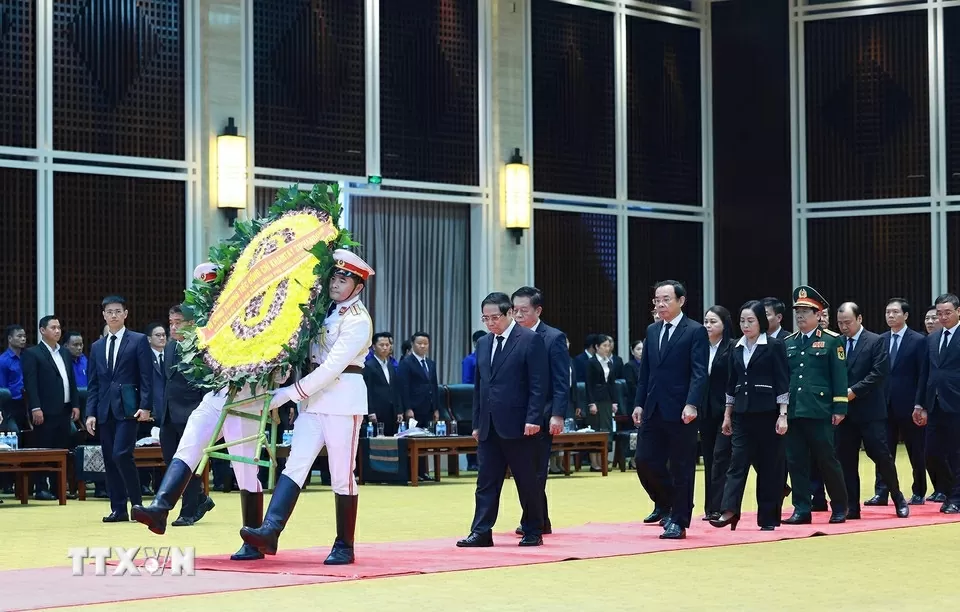 Thủ tướng Phạm Minh Chính viếng nguyên Chủ tịch Đảng NDCM Lào, nguyên Chủ tịch nước Lào Khamtay Siphandone