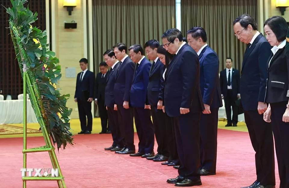 Thủ tướng Phạm Minh Chính viếng nguyên Chủ tịch Đảng NDCM Lào, nguyên Chủ tịch nước Lào Khamtay Siphandone