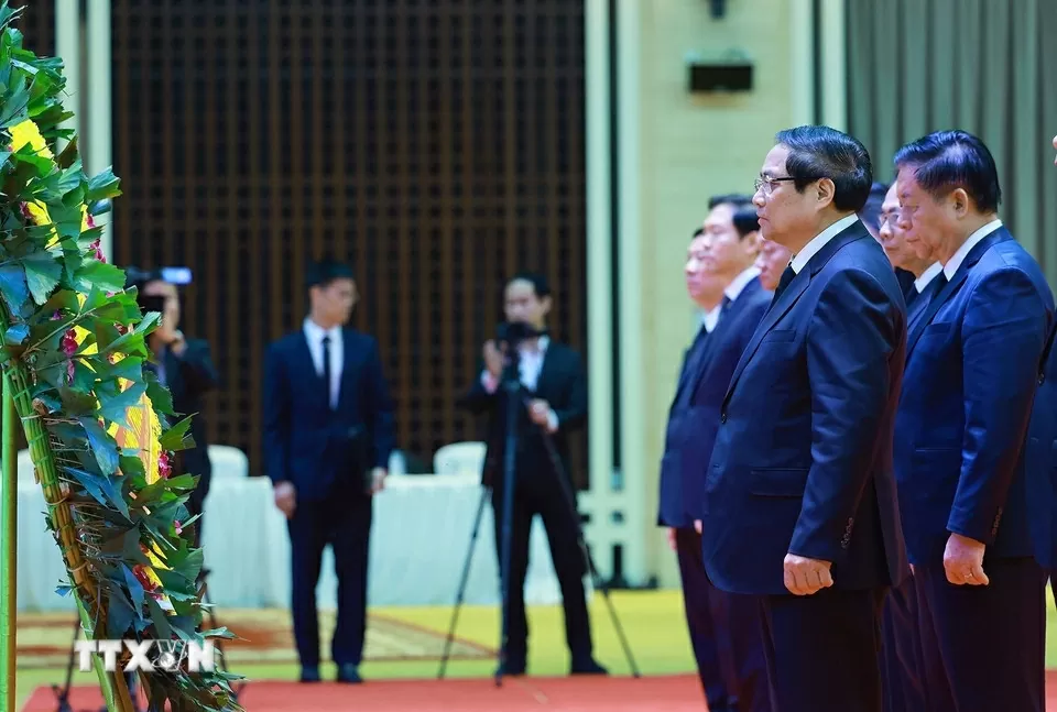 Thủ tướng Phạm Minh Chính viếng nguyên Chủ tịch Đảng NDCM Lào, nguyên Chủ tịch nước Lào Khamtay Siphandone