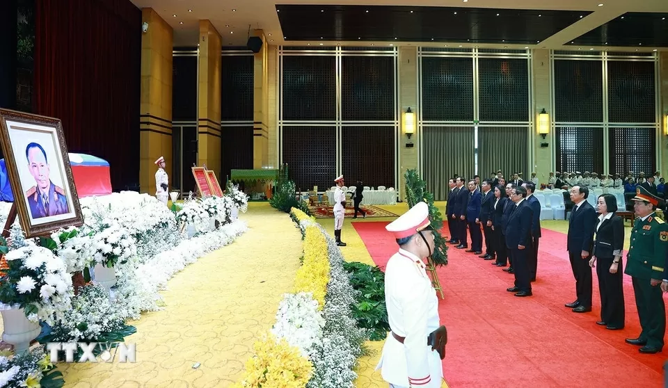 Thủ tướng Phạm Minh Chính viếng nguyên Chủ tịch Đảng NDCM Lào, nguyên Chủ tịch nước Lào Khamtay Siphandone Thủ tướng Phạm Minh Chính viếng nguyên Chủ tịch Đảng NDCM Lào, nguyên Chủ tịch nước Lào Khamtay Siphandone