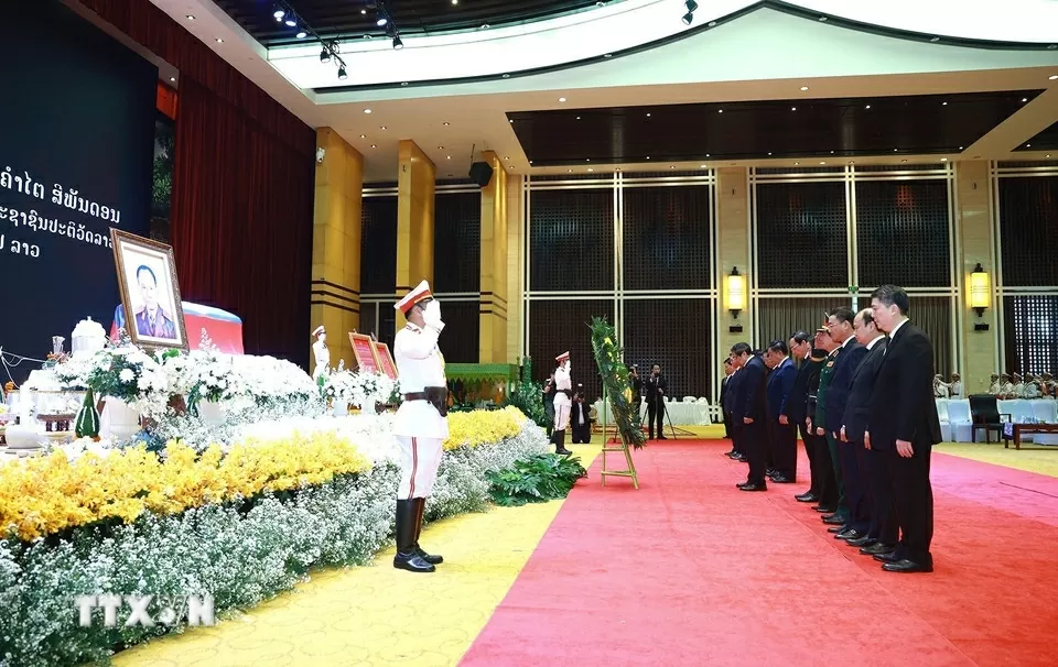 Thủ tướng Phạm Minh Chính viếng nguyên Chủ tịch Đảng NDCM Lào, nguyên Chủ tịch nước Lào Khamtay Siphandone Thủ tướng Phạm Minh Chính viếng nguyên Chủ tịch Đảng NDCM Lào, nguyên Chủ tịch nước Lào Khamtay Siphandone