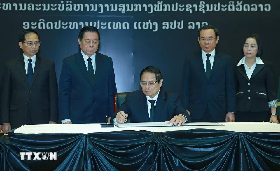 Thủ tướng Phạm Minh Chính viếng nguyên Chủ tịch Đảng NDCM Lào, nguyên Chủ tịch nước Lào Khamtay Siphandone Thủ tướng Phạm Minh Chính viếng nguyên Chủ tịch Đảng NDCM Lào, nguyên Chủ tịch nước Lào Khamtay Siphandone