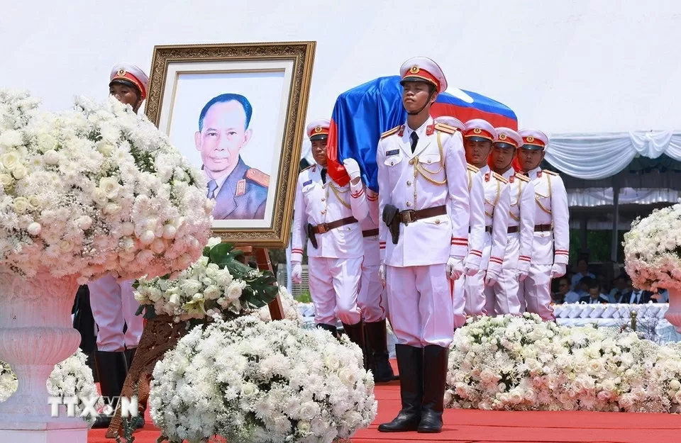 Thủ tướng Phạm Minh Chính viếng nguyên Chủ tịch Đảng NDCM Lào, nguyên Chủ tịch nước Lào Khamtay Siphandone