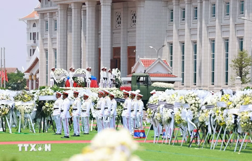 Thủ tướng Phạm Minh Chính viếng nguyên Chủ tịch Đảng NDCM Lào, nguyên Chủ tịch nước Lào Khamtay Siphandone