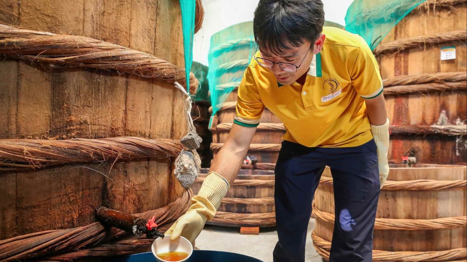 Thạc sĩ bỏ phố về quê phục hồi nghề truyền thống gia đình, xuất khẩu ra nước ngoài