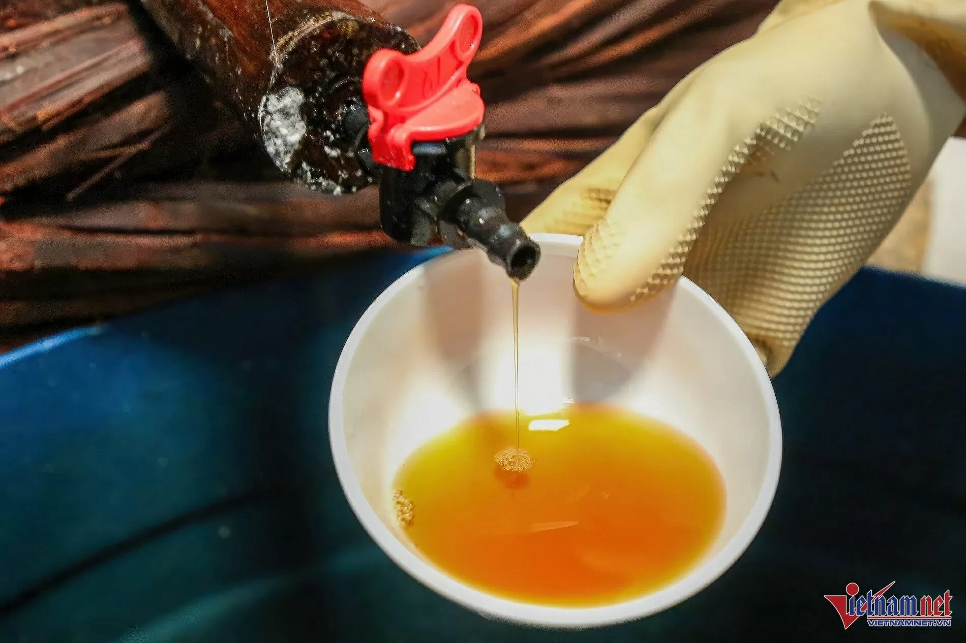 Thạc sĩ bỏ phố về quê phục hồi nghề truyền thống gia đình, kiếm bạc tỷ mỗi năm