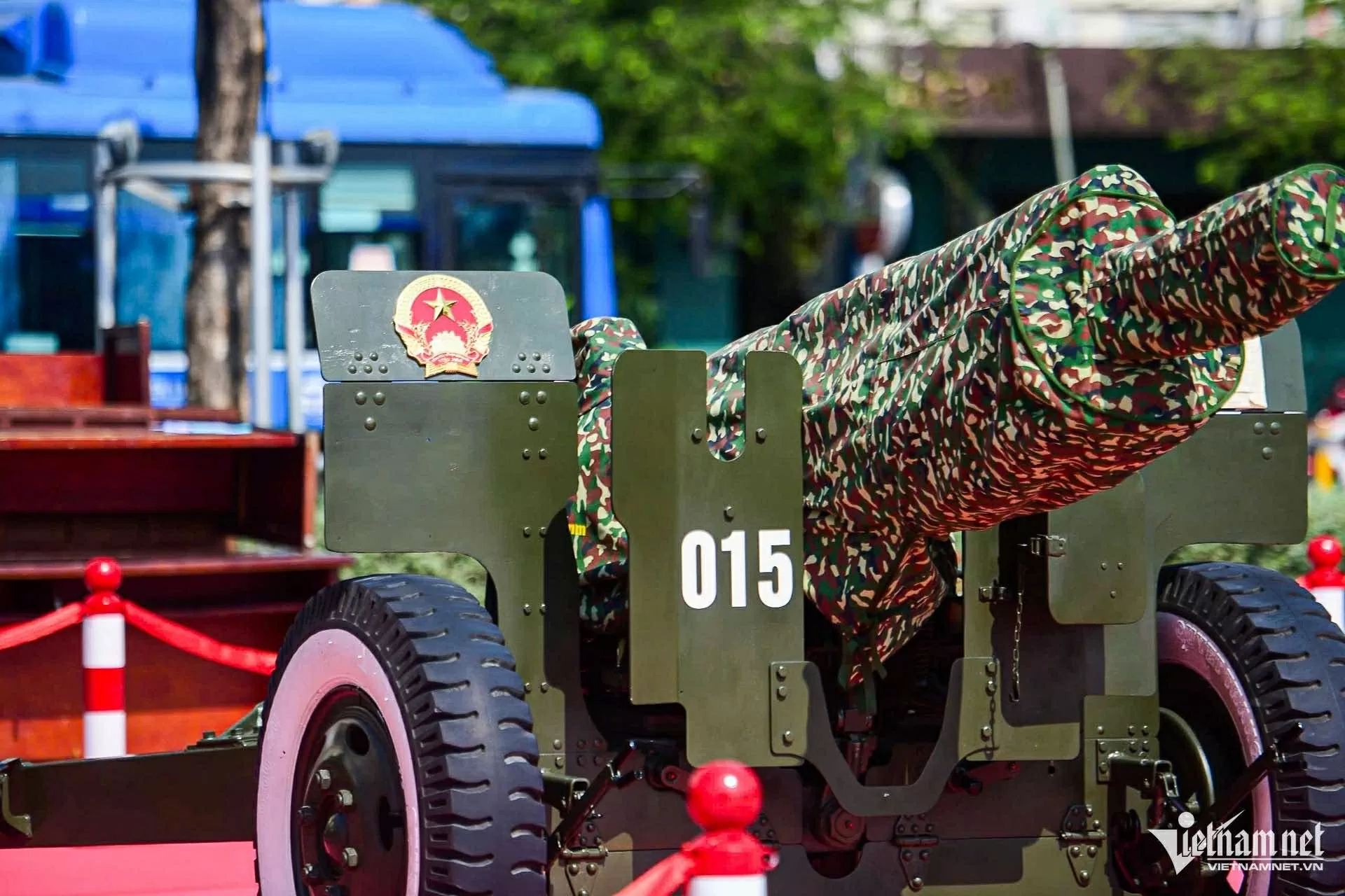 Ngắm dàn đại bác sẵn sàng đón đại lễ 50 năm Ngày Thống nhất đất nước tại bến Bạch Đằng