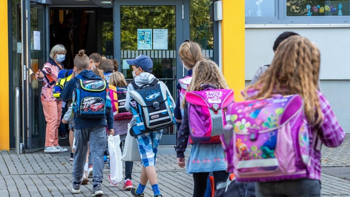 Nhận hàng loạt thư đe dọa nặc danh, nhiều trường học ở Đức phải đóng cửa