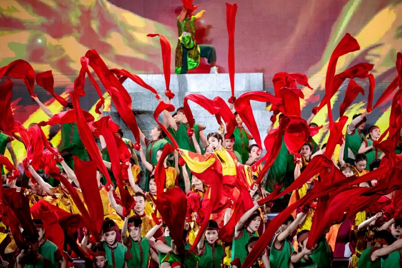 NSƯT Như Huỳnh đánh thức hồn thiêng sông núi trên sân khấu Hoa Lư