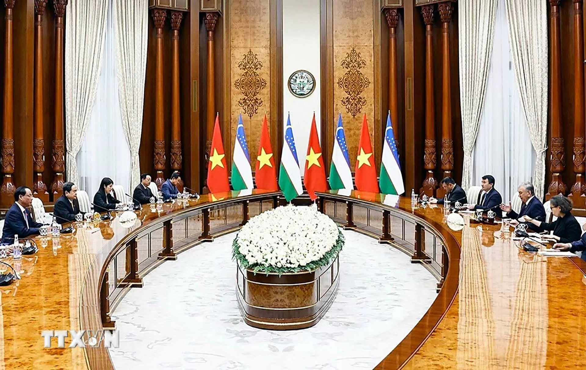 Chủ tịch Quốc hội Trần Thanh Mẫn hội kiến Tổng thống Uzbekistan
