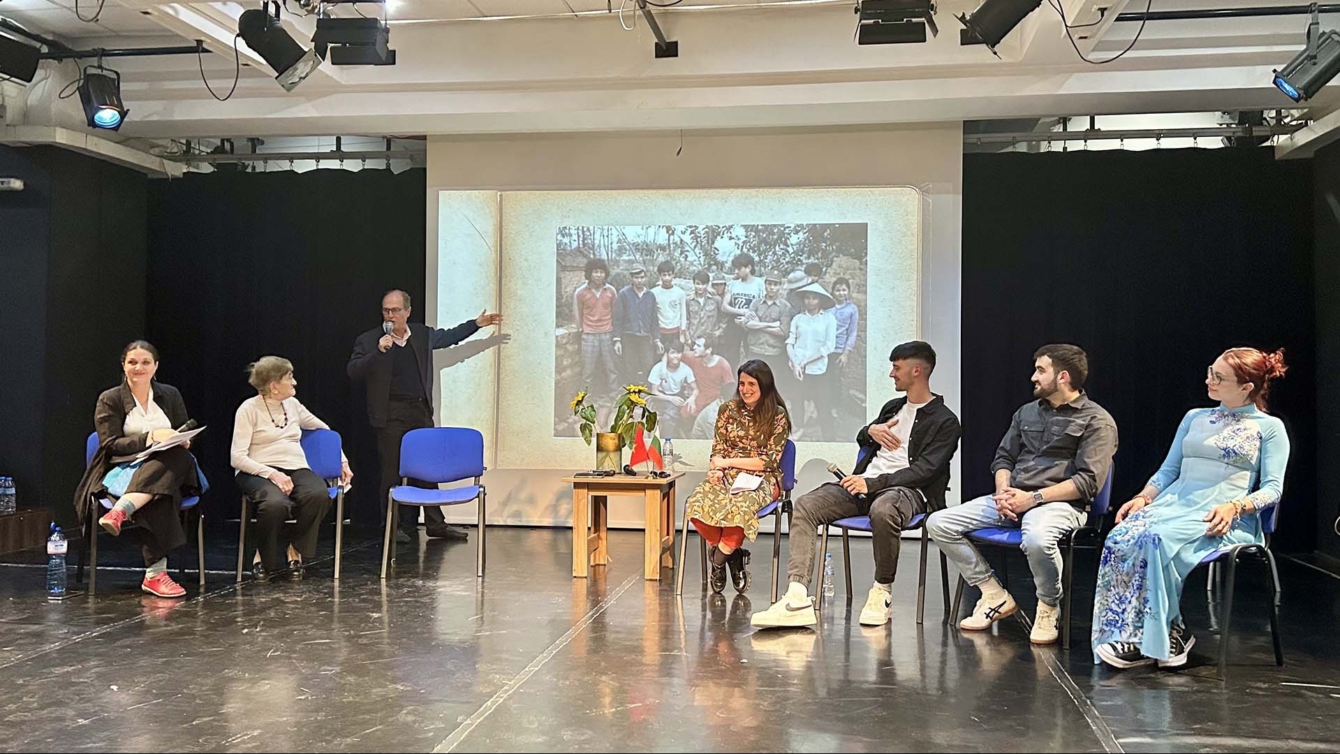 Tọa đàm và Triển lãm ảnh kỷ niệm 75 năm quan hệ ngoại giao Việt Nam-Bulgaria