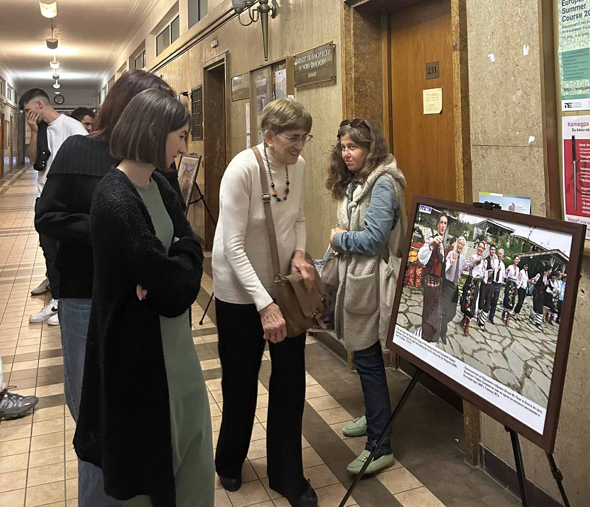 Tọa đàm và triển lãm ảnh tại Đại học Tổng hợp Sofia nhân kỷ niệm 75 năm quan hệ ngoại giao Việt Nam-Bulgaria Tọa đàm và triển lãm ảnh tại Đại học Tổng hợp Sofia nhân kỷ niệm 75 năm quan hệ ngoại giao Việt Nam Bulgaria