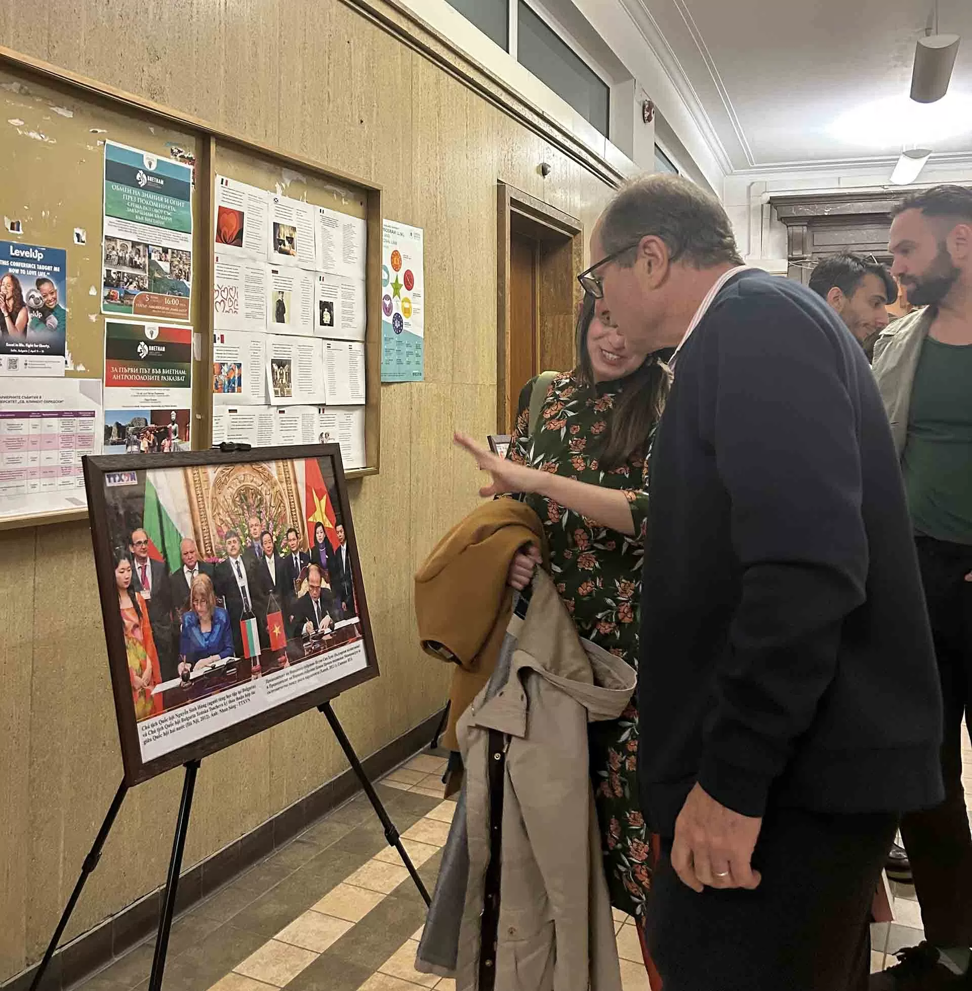 Tọa đàm và triển lãm ảnh tại Đại học Tổng hợp Sofia nhân kỷ niệm 75 năm quan hệ ngoại giao Việt Nam Bulgaria