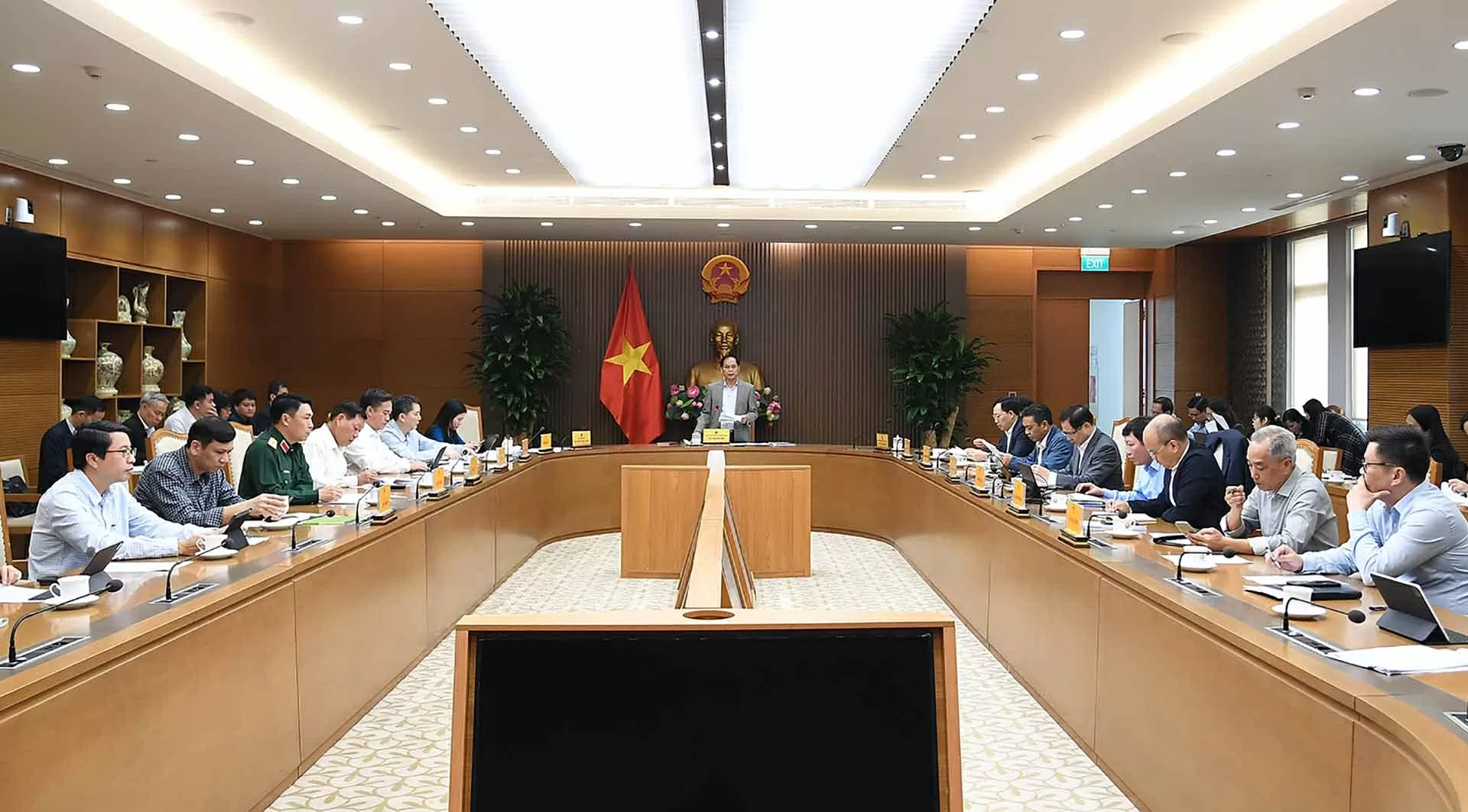 Phó Thủ tướng Bùi Thanh Sơn chủ trì họp Tổ công tác về hợp tác kinh tế, thương mại với Hoa Kỳ Phó Thủ tướng Bùi Thanh Sơn chủ trì họp Tổ công tác về hợp tác kinh tế, thương mại với Hoa Kỳ