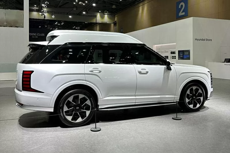  Chiếc Hyundai Palisade Highroof 2025 trưng bày tại triển lãm là bản tiền sản xuất và chưa mở cửa nội thất