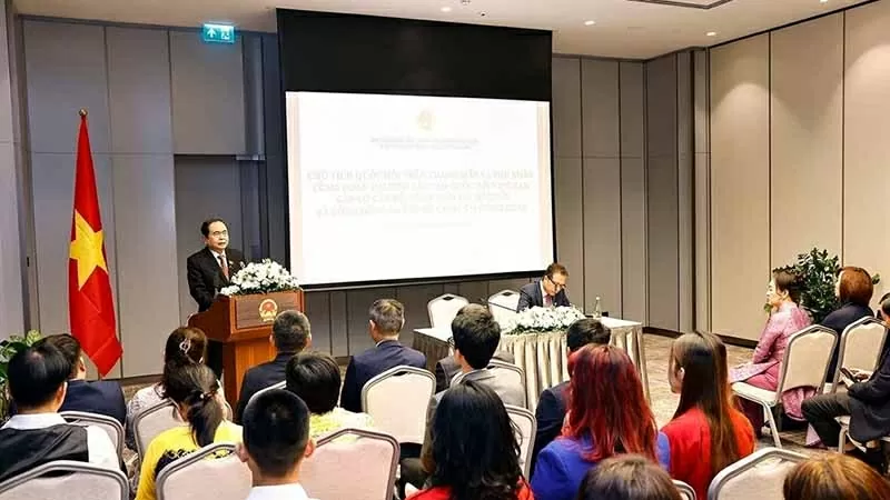 Chủ tịch Quốc hội Trần Thanh Mẫn gặp gỡ cộng đồng người Việt Nam tại Uzbekistan