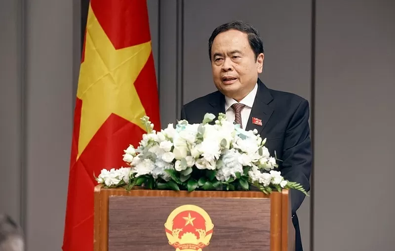 Chủ tịch Quốc hội Trần Thanh Mẫn gặp gỡ cộng đồng người Việt Nam tại Uzbekistan