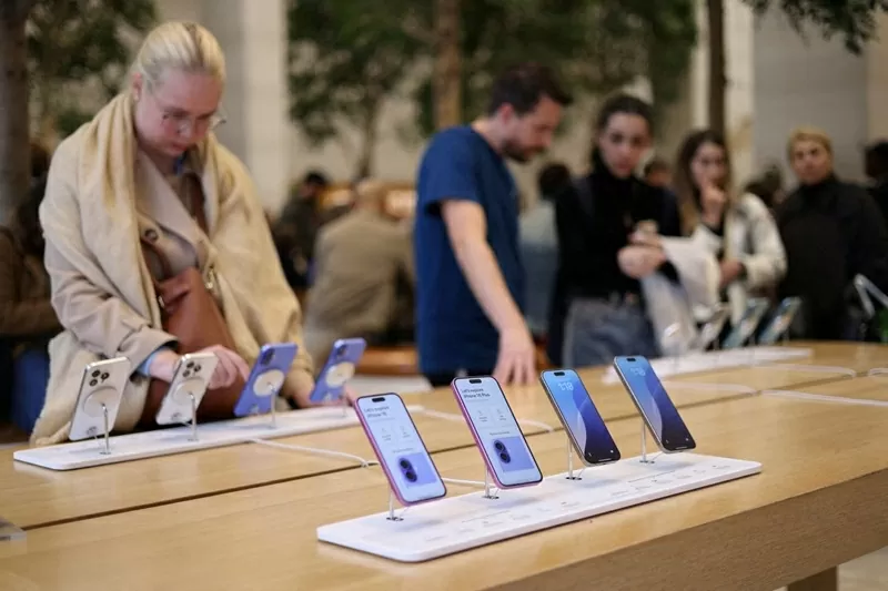 Apple cấp tốc vận chuyển iPhone từ trung tâm sản xuất của Ấn Độ và Trung Quốc sang Mỹ để tránh bị đánh thuế