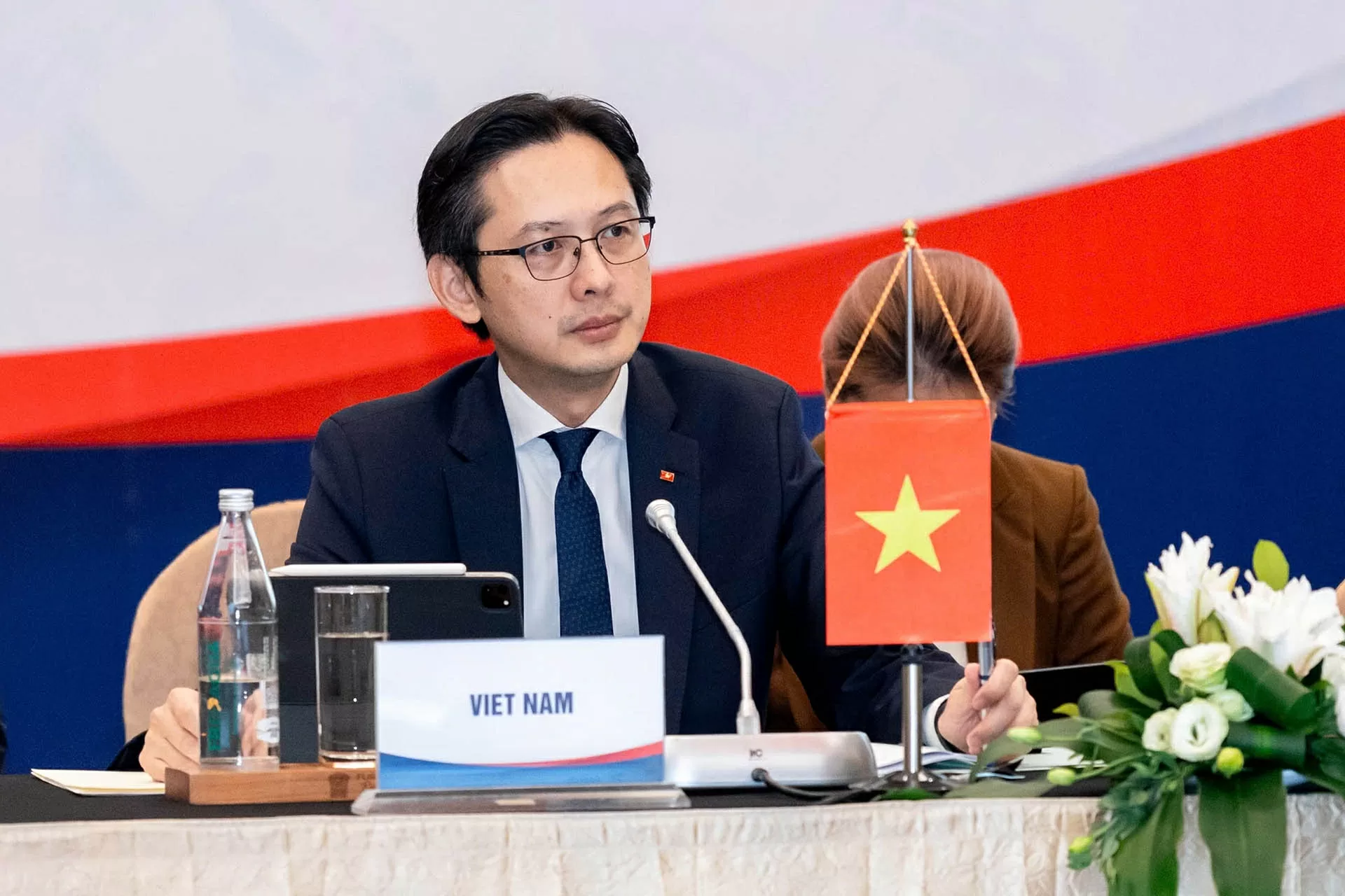 Thứ trưởng Ngoại giao Đỗ Hùng Việt, Trưởng SOM ASEAN Việt Nam chủ trì sự kiện. Thứ trưởng Ngoại giao Đỗ Hùng Việt, Trưởng SOM ASEAN Việt Nam chủ trì sự kiện.