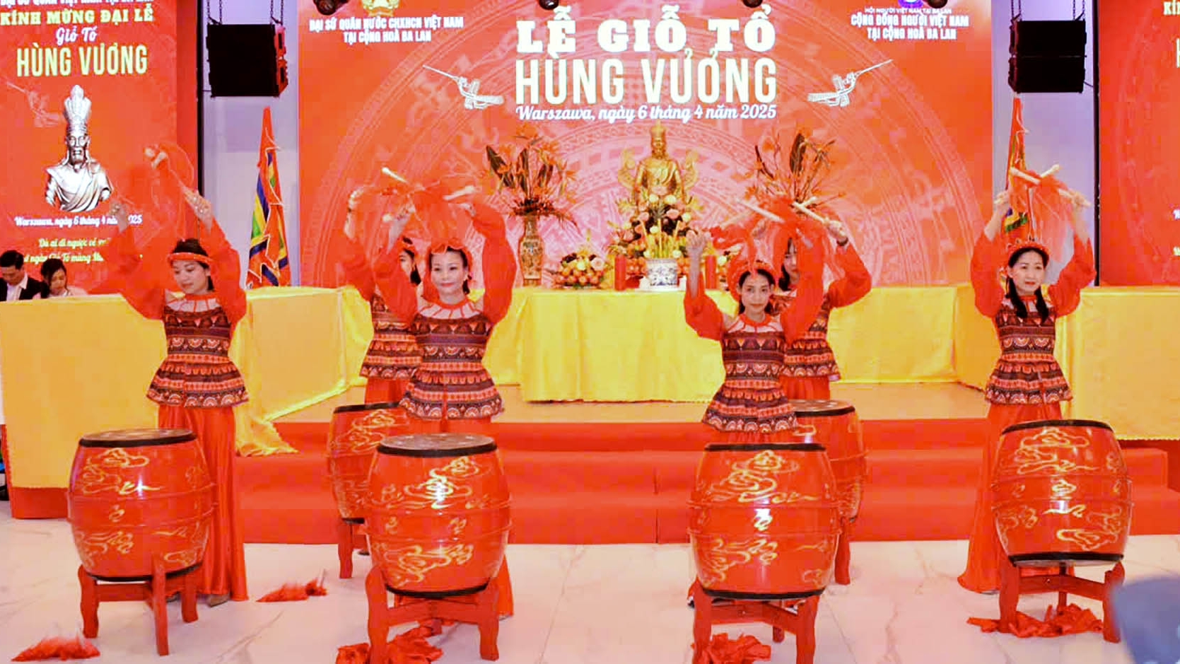 Trang trọng Lễ Giỗ Tổ Hùng Vương tại Ba Lan: Gìn giữ cội nguồn dân tộc nơi đất khách