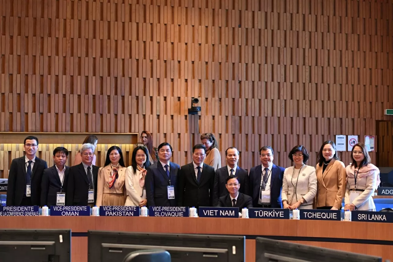 Thứ trưởng Ngoại giao Ngô Lê Văn và thành viên đoàn công tác tại Hội nghị. (Nguồn: UNESCO)