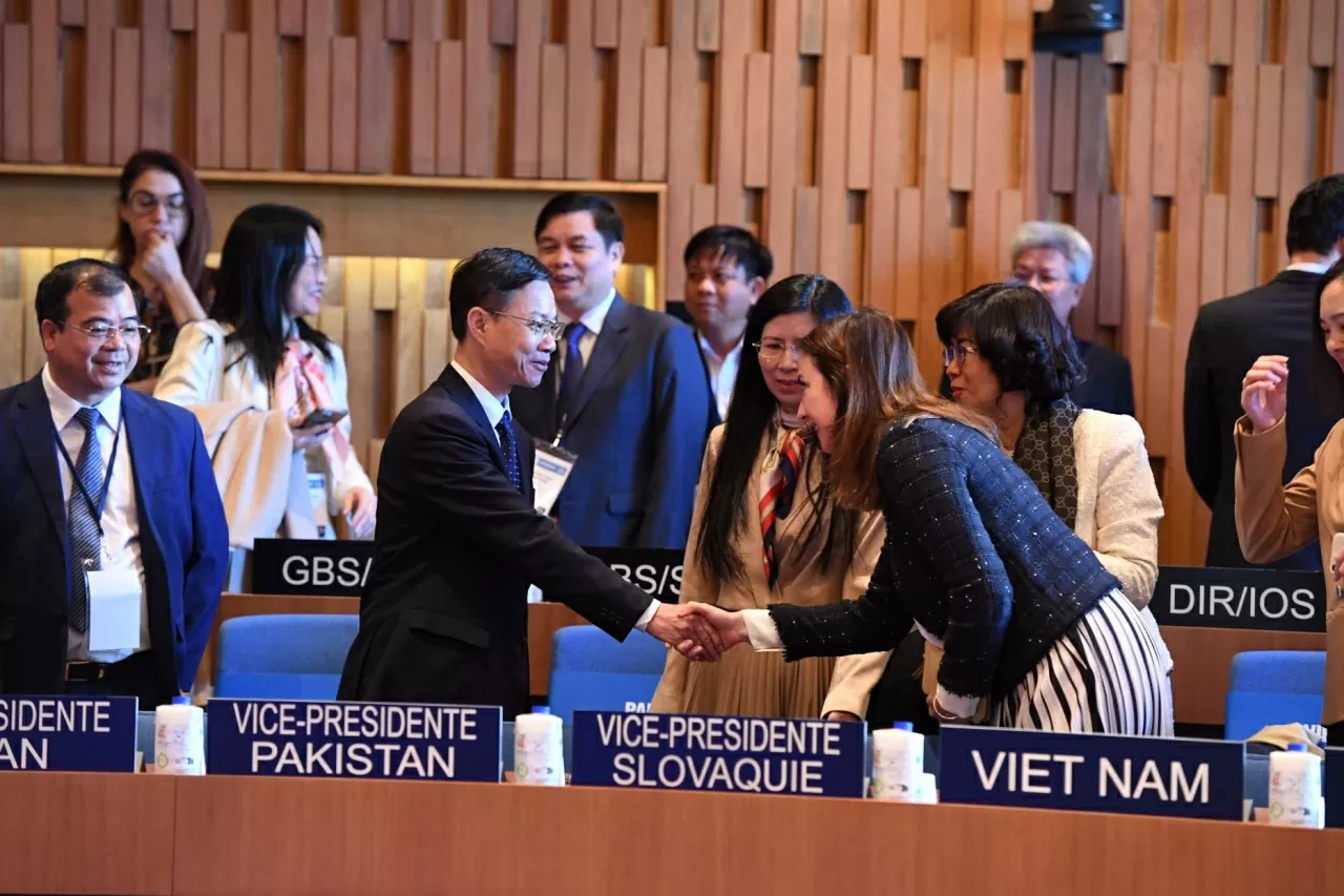 Thứ trưởng Ngoại giao Ngô Lê Văn gặp gỡ Trưởng đoàn một số quốc gia. (Nguồn: UNESCO) Thứ trưởng Ngoại giao Ngô Lê Văn gặp gỡ Trưởng đoàn một số quốc gia. (Nguồn: UNESCO)