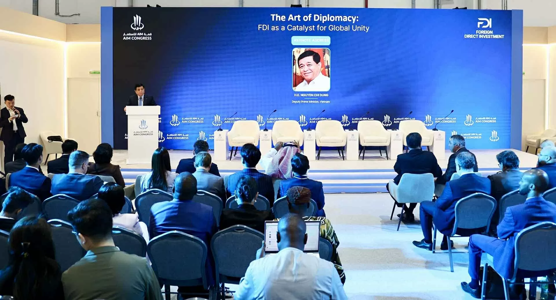 Phó Thủ tướng Nguyễn Chí Dũng dự và phát biểu tại Hội nghị đầu tư thường niên 2025 tại UAE Phó Thủ tướng Nguyễn Chí Dũng dự và phát biểu tại Hội nghị đầu tư thường niên 2025 tại UAE