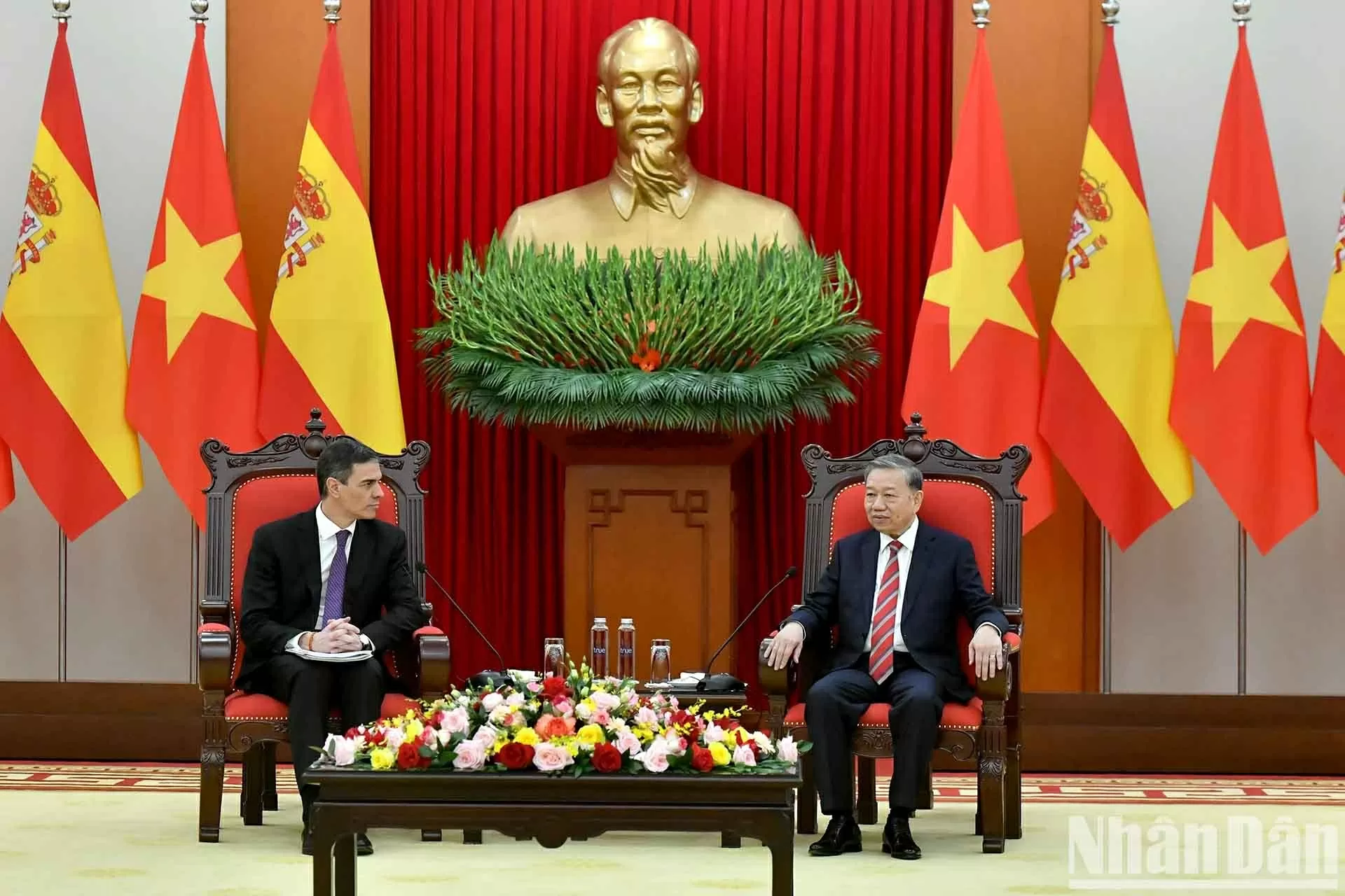 Tổng Bí thư Tô Lâm tiếp Thủ tướng Tây Ban Nha Pedro Sánchez. (Nguồn: Báo Nhân dân) Tổng Bí thư Tô Lâm tiếp Thủ tướng Tây Ban Nha Pedro Sánchez. (Nguồn: Báo Nhân dân)