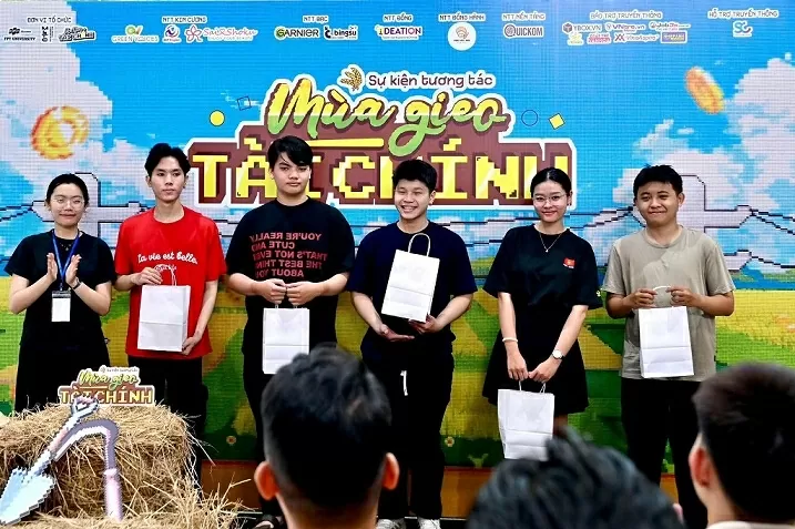 Hàng trăm sinh viên khám phá tính cách tài chính cá nhân Hàng trăm sinh viên khám phá tính cách tài chính cá nhân