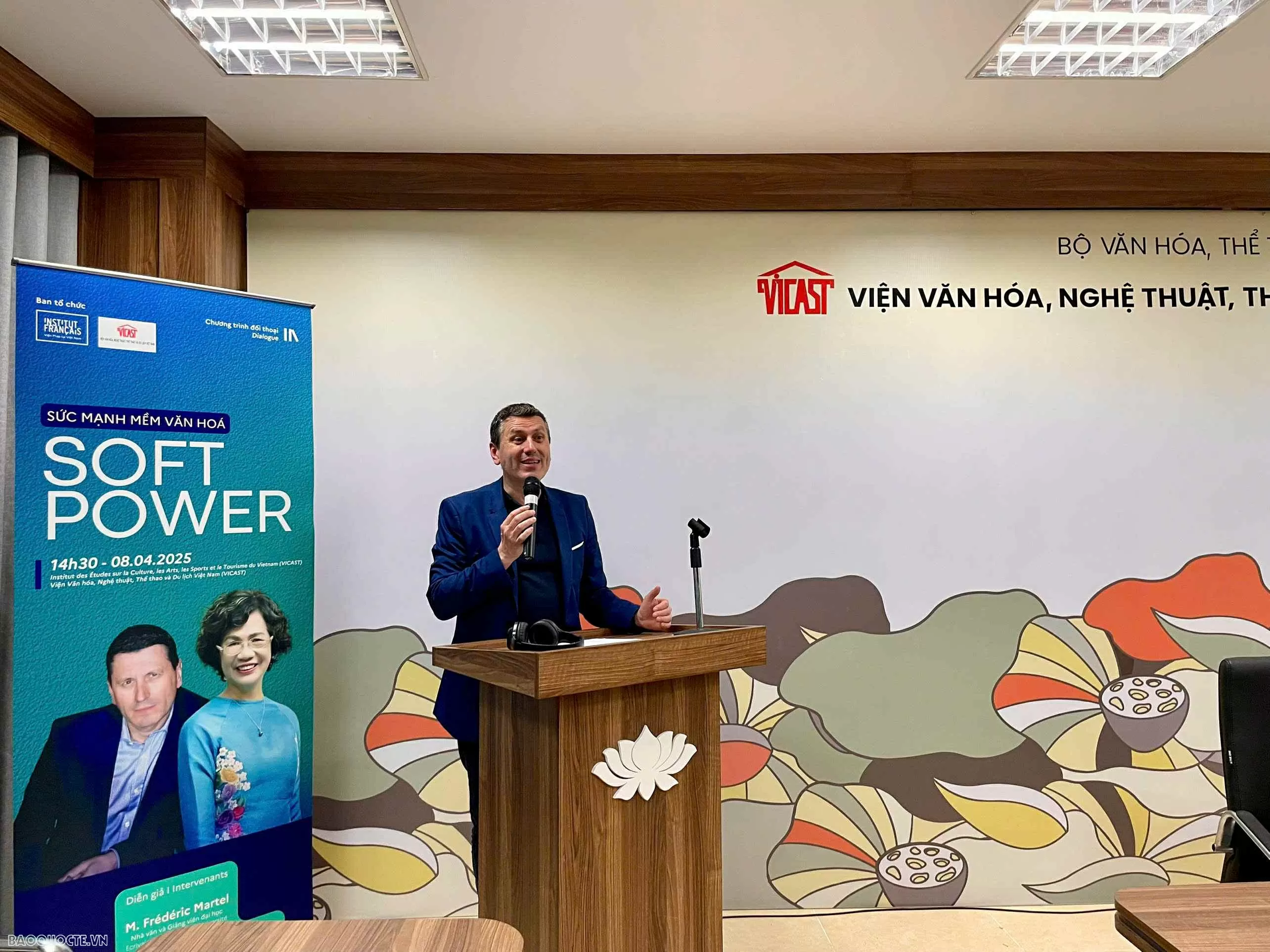 Ông Frédéric Martel, nhà văn và giảng viên đại học ZHdK, Zurich nhận định, Việt Nam có tiềm năng trở thành một trung tâm văn hóa quan trọng trong khu vực. (Ảnh: Hương Giang) Ông Frédéric Martel, nhà văn và giảng viên đại học ZHdK, Zurich nhận định, Việt Nam có tiềm năng trở thành một trung tâm văn hóa quan trọng trong khu vực. (Ảnh: Hương Giang)