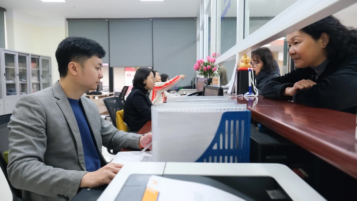 Đề xuất cho công chức có con nhỏ được làm việc từ xa, tăng chế độ nghỉ phép