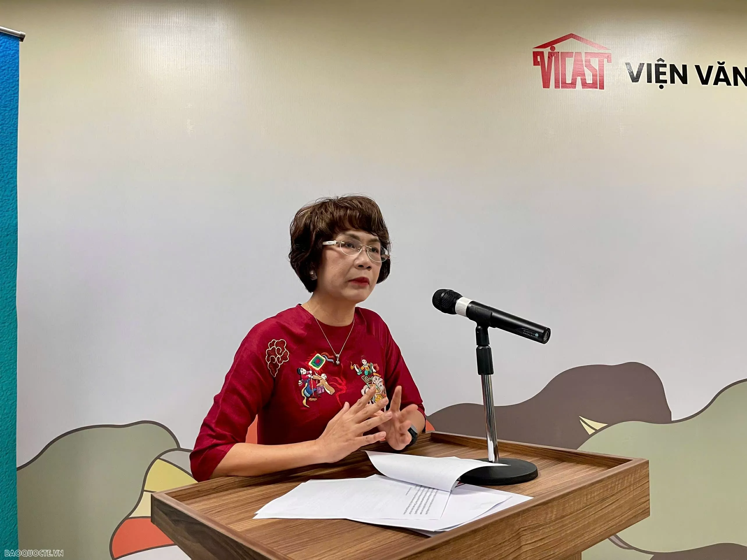 PGS.TS Nguyễn Thị Thu Phương đưa ra một số điểm nghẽn trong việc phát triển sức mạnh mềm của Việt Nam và đề xuất các hướng đi mới. (Ảnh: Phương Thảo) PGS.TS Nguyễn Thị Thu Phương đưa ra một số điểm nghẽn trong việc phát triển sức mạnh mềm của Việt Nam và đề xuất các hướng đi mới. (Ảnh: Phương Thảo)