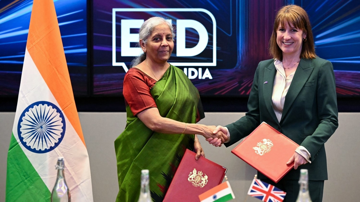 Ấn Độ ngừng trung chuyển hàng hóa cho Bangladesh, đột phá trong đàm phán FTA  với London