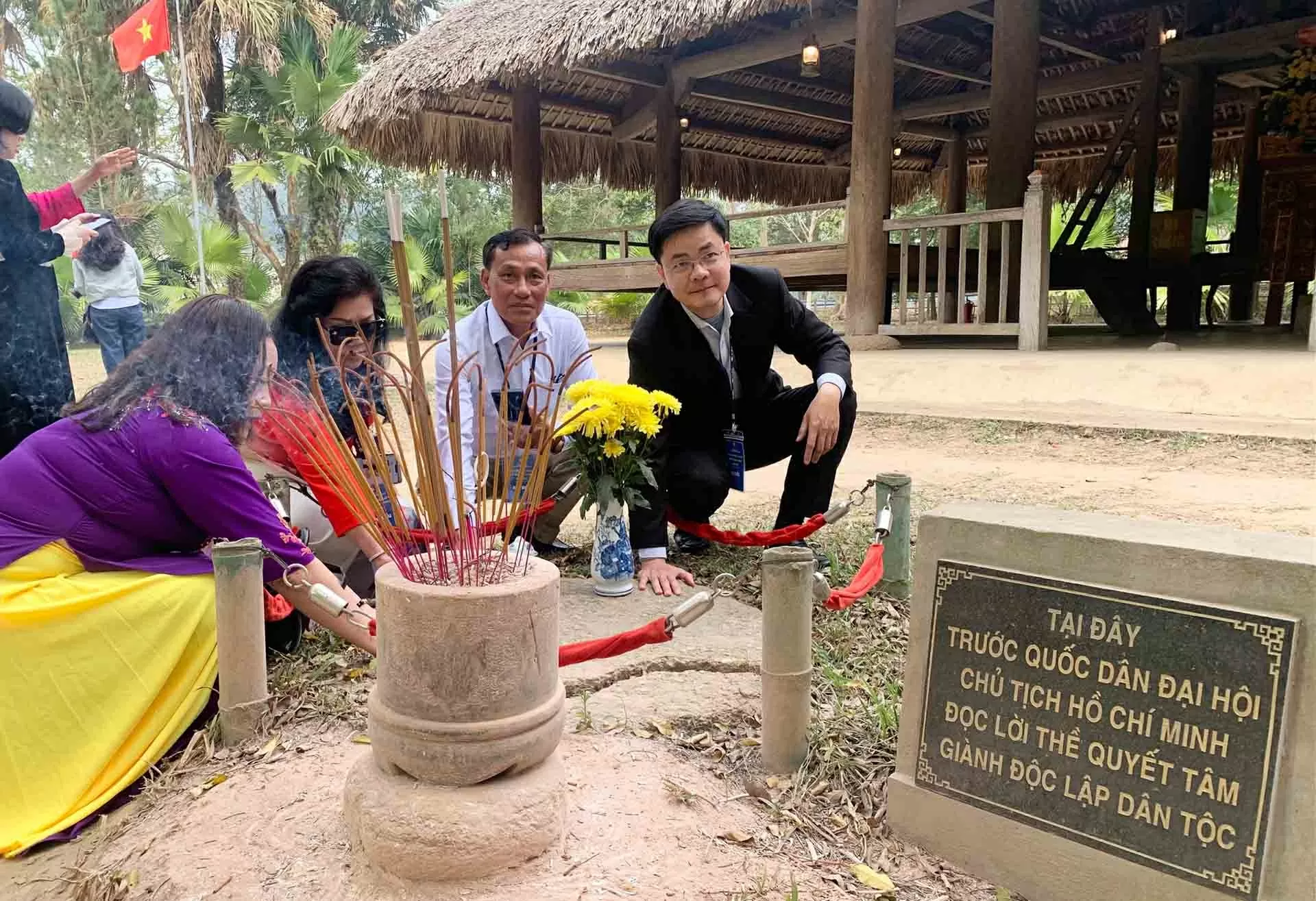 Tìm về cội nguồn dân tộc