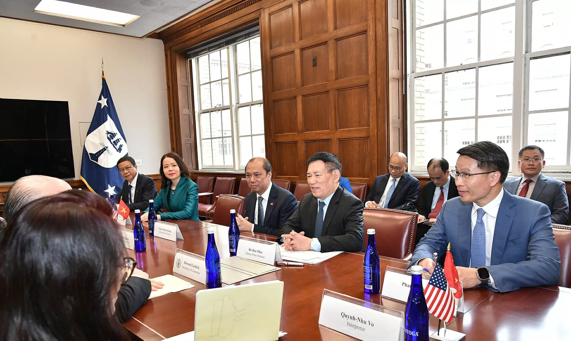 Bộ trưởng Tài chính Scott Bessent sẽ là người đứng đầu phía Hoa Kỳ để đàm phán thoả thuận thương mại song phương với Việt Nam Bộ trưởng Tài chính Scott Bessent sẽ là người đứng đầu phía Hoa Kỳ để đàm phán thoả thuận thương mại song phương với Việt Nam