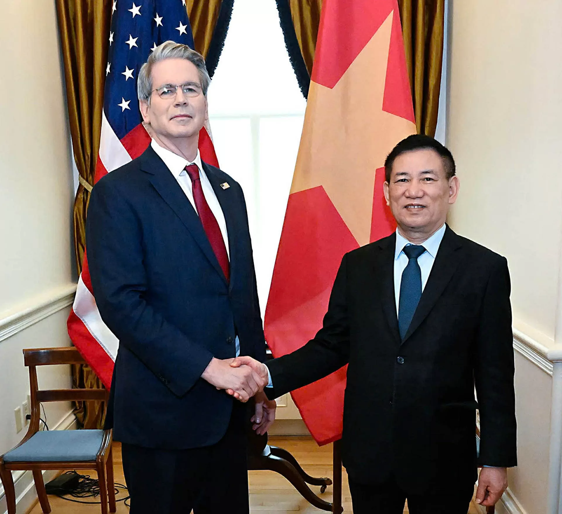 Bộ trưởng Tài chính Scott Bessent sẽ là người đứng đầu phía Hoa Kỳ để đàm phán thoả thuận thương mại song phương với Việt Nam Bộ trưởng Tài chính Scott Bessent sẽ là người đứng đầu phía Hoa Kỳ để đàm phán thoả thuận thương mại song phương với Việt Nam