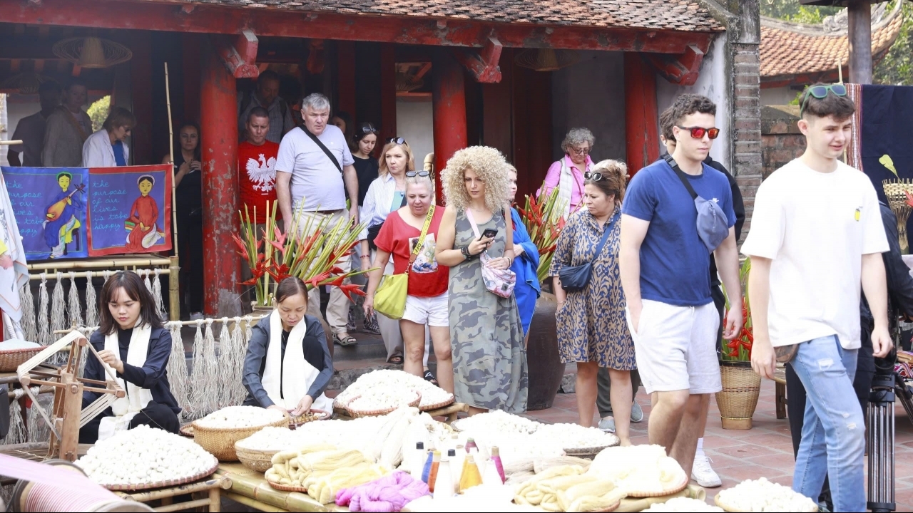 Văn hóa mở cánh cửa hội nhập