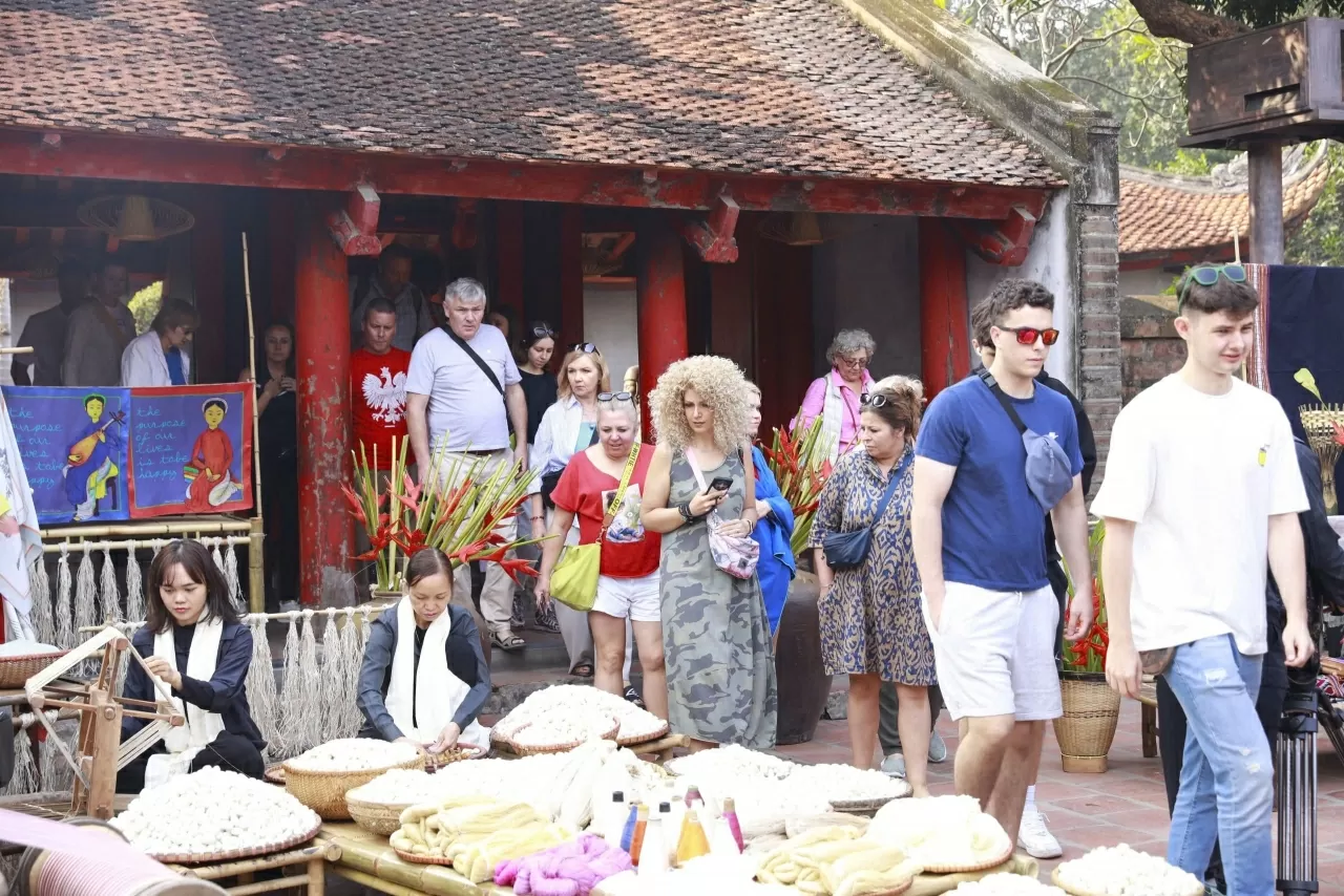 Văn hóa mở cánh cửa hội nhập