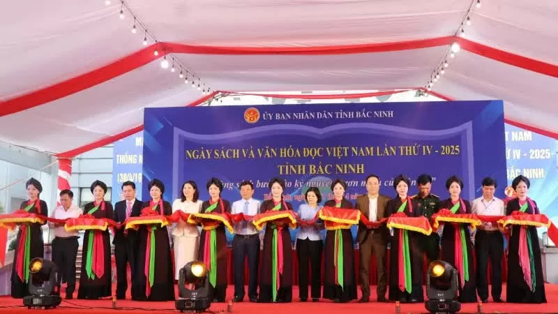 Các đại biểu cắt băng khai mạc Ngày sách và Văn hóa đọc Việt Nam lần thứ 4 tại Bắc Ninh. Các đại biểu cắt băng khai mạc Ngày sách và Văn hóa đọc Việt Nam lần thứ 4 tại Bắc Ninh.