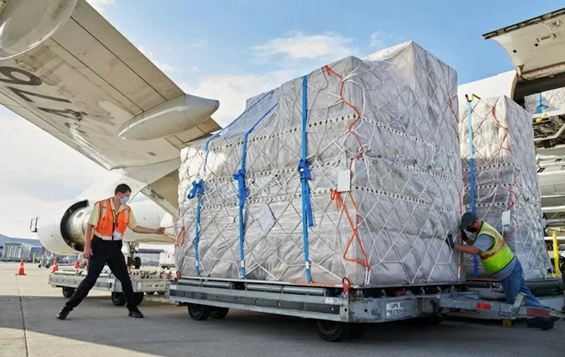 Apple thực hiện nhiều chuyến bay Apple chuyển 600 tấn iPhone sang Mỹ để tránh thuế