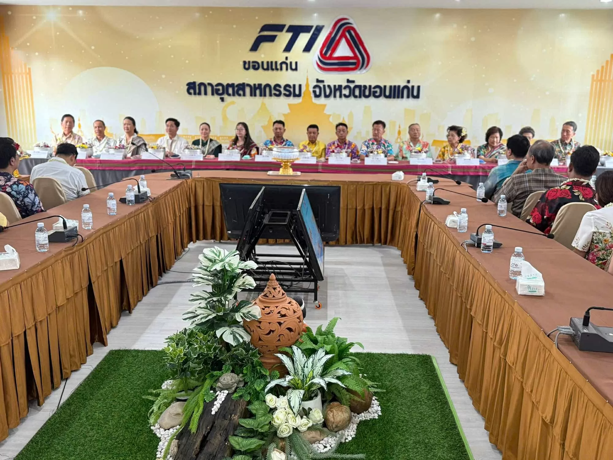 Tổng Lãnh sự Việt Nam dự Tết cổ truyền Bunpimay của Lào và Songkran của Thái Lan Tổng Lãnh sự Việt Nam dự Tết cổ truyền Bunpimay của Lào và Songkran của Thái Lan