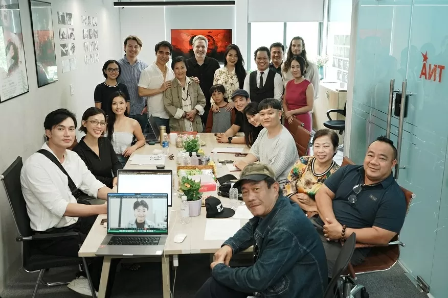 Dàn diễn viên phim 'Chrysalis - Chiếc kén' tăng tốc tập luyện cho những cảnh quay chính Dàn diễn viên phim 'Chrysalis - Chiếc kén' tăng tốc tập luyện cho những cảnh quay chính