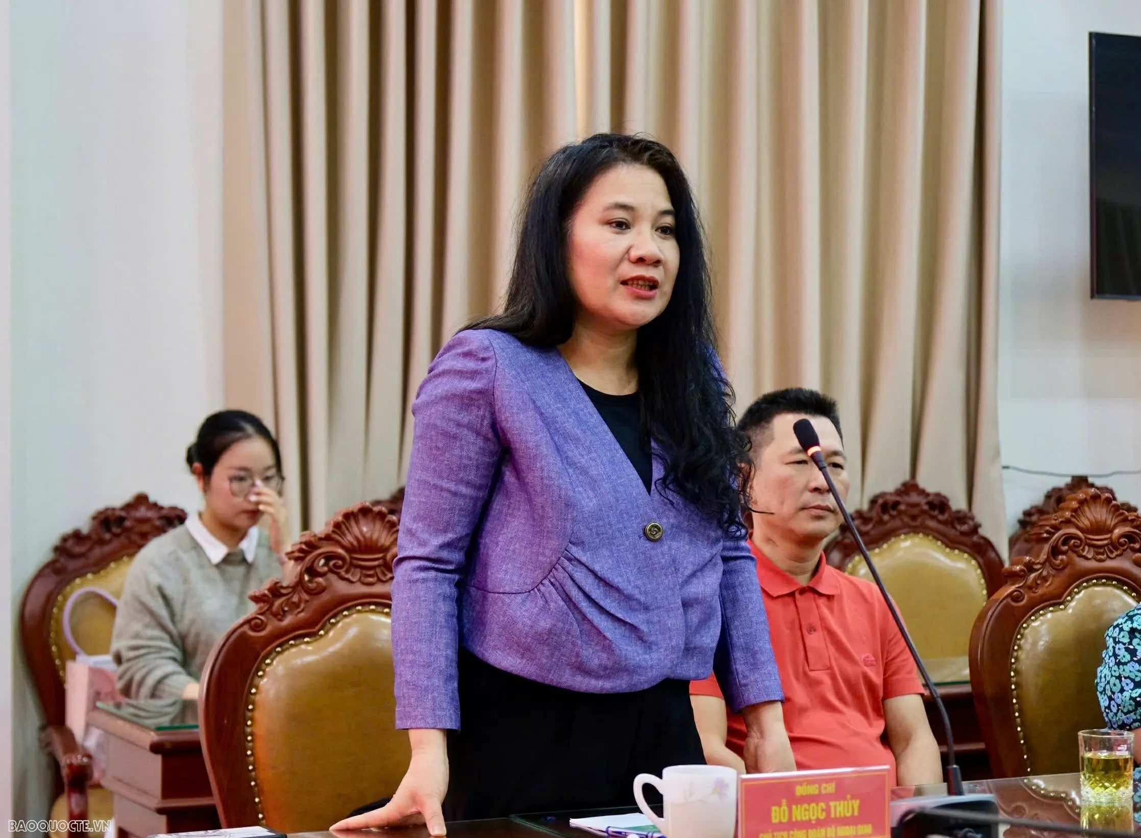 Chủ tịch Công đoàn Bộ Đỗ Ngọc Thuỷ nhấn mạnh, các thành viên trong đoàn đều mong muốn được tìm hiểu sâu hơn về truyền thống xây dựng, trưởng thành của lực lượng biên phòng địa phương và thực tiễn nhiệm vụ gìn giữ biên cương Tổ quốc của đơn vị. (Ảnh: Xuân Sơn) Chủ tịch Công đoàn Bộ Đỗ Ngọc Thuỷ nhấn mạnh, các thành viên trong đoàn đều mong muốn được tìm hiểu sâu hơn về truyền thống xây dựng, trưởng thành của lực lượng biên phòng địa phương và thực tiễn nhiệm vụ gìn giữ biên cương Tổ quốc của đơn vị. (Ảnh: Xuân Sơn)